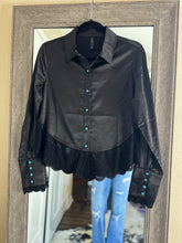 Load image into Gallery viewer, Lace Trim Pearl Snap