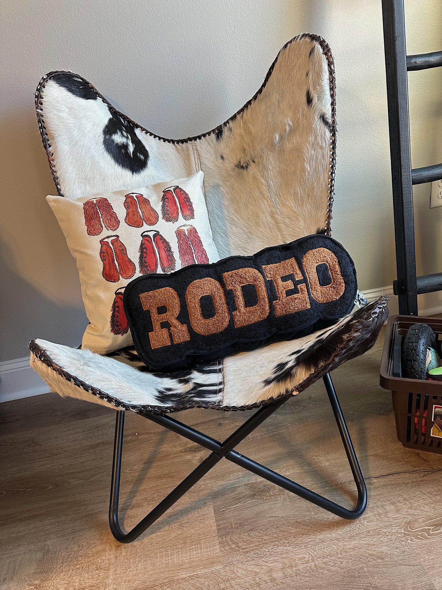 Rodeo Throw Pillow (Brown)