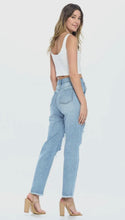 Load image into Gallery viewer, The Becca Boyfriend Jeans
