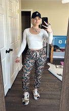 Load image into Gallery viewer, Duck Camo Joggers
