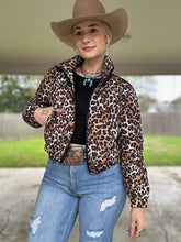 Load image into Gallery viewer, Leopard Cropped Puffer
