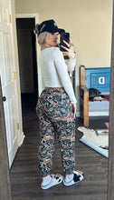 Load image into Gallery viewer, Duck Camo Joggers
