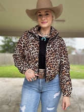 Load image into Gallery viewer, Leopard Cropped Puffer
