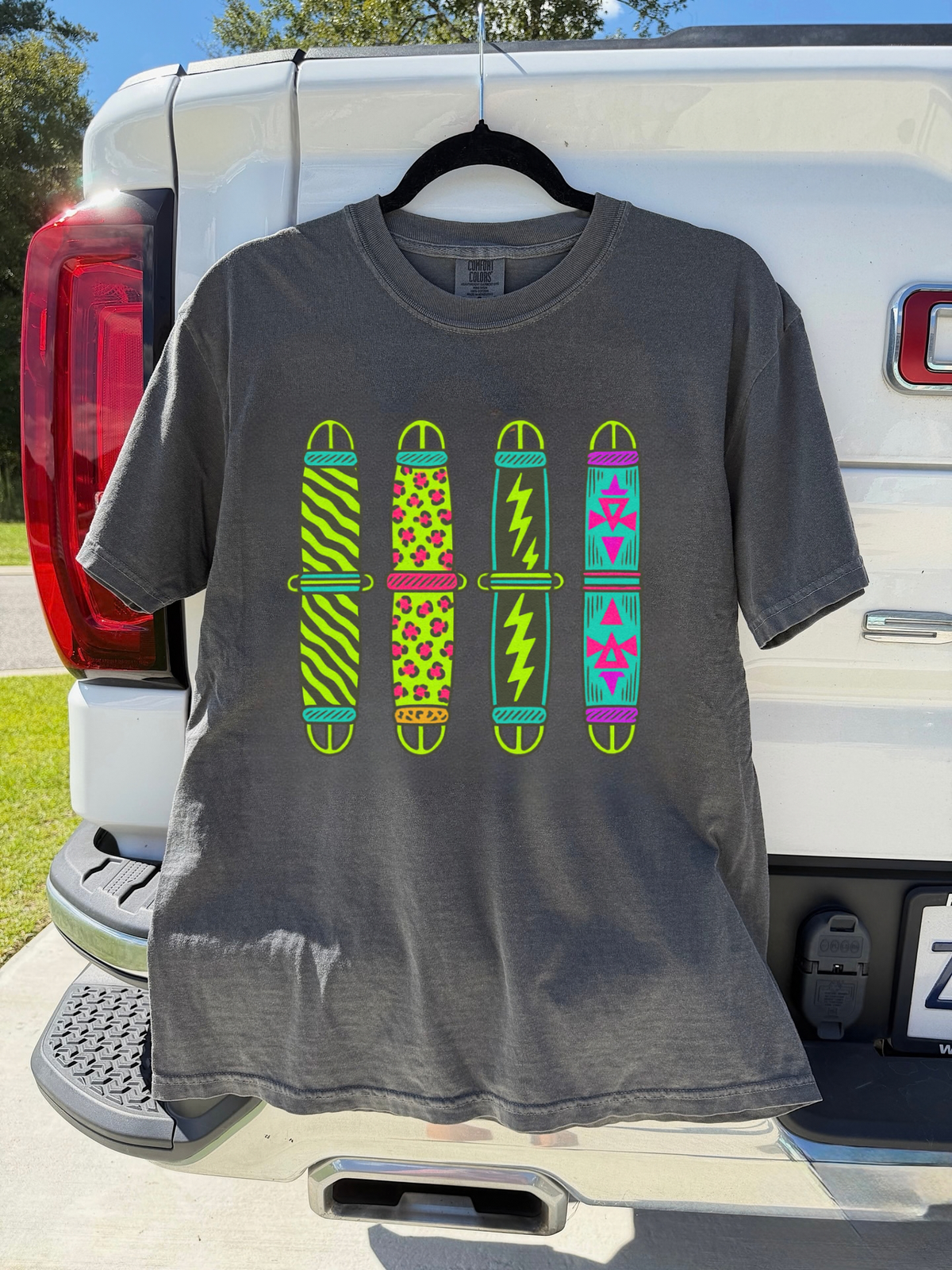 Neon Cinches COMFORT COLORS TEE