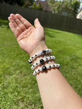 Load image into Gallery viewer, Dice &amp; 8 Ball Stretch Bracelet
