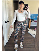 Load image into Gallery viewer, Duck Camo Joggers
