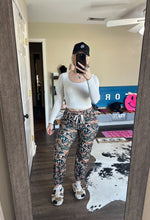 Load image into Gallery viewer, Duck Camo Joggers
