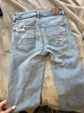 Load image into Gallery viewer, American Eagle Jeans Size 4 Long
