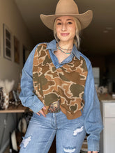 Load image into Gallery viewer, The Doubleshift Top (Camo)
