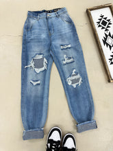 Load image into Gallery viewer, The Becca Boyfriend Jeans
