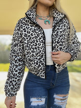 Load image into Gallery viewer, Black Leopard Cropped Puffer
