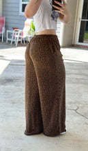 Load image into Gallery viewer, Leopard Lounge Pants

