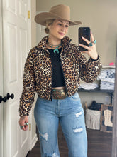 Load image into Gallery viewer, Leopard Cropped Puffer
