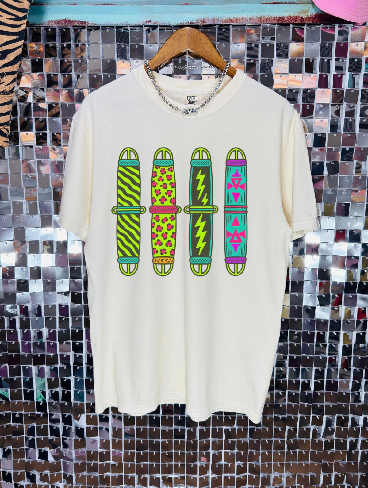 Neon Cinches COMFORT COLORS TEE