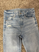 Load image into Gallery viewer, American Eagle Jeans Size 4 Long
