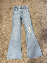 Load image into Gallery viewer, American Eagle Jeans Size 4 Long
