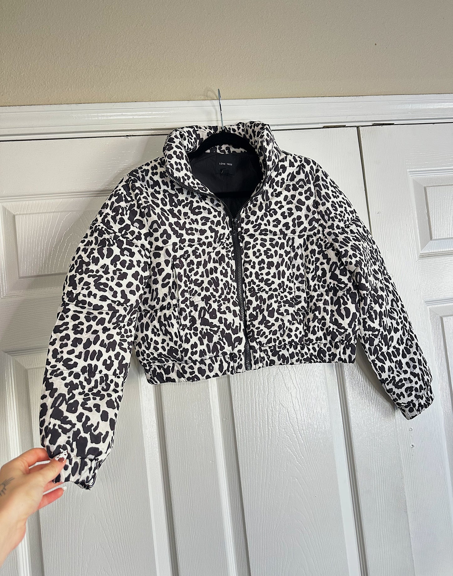 Black Leopard Cropped Puffer