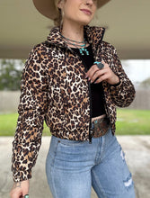Load image into Gallery viewer, Leopard Cropped Puffer
