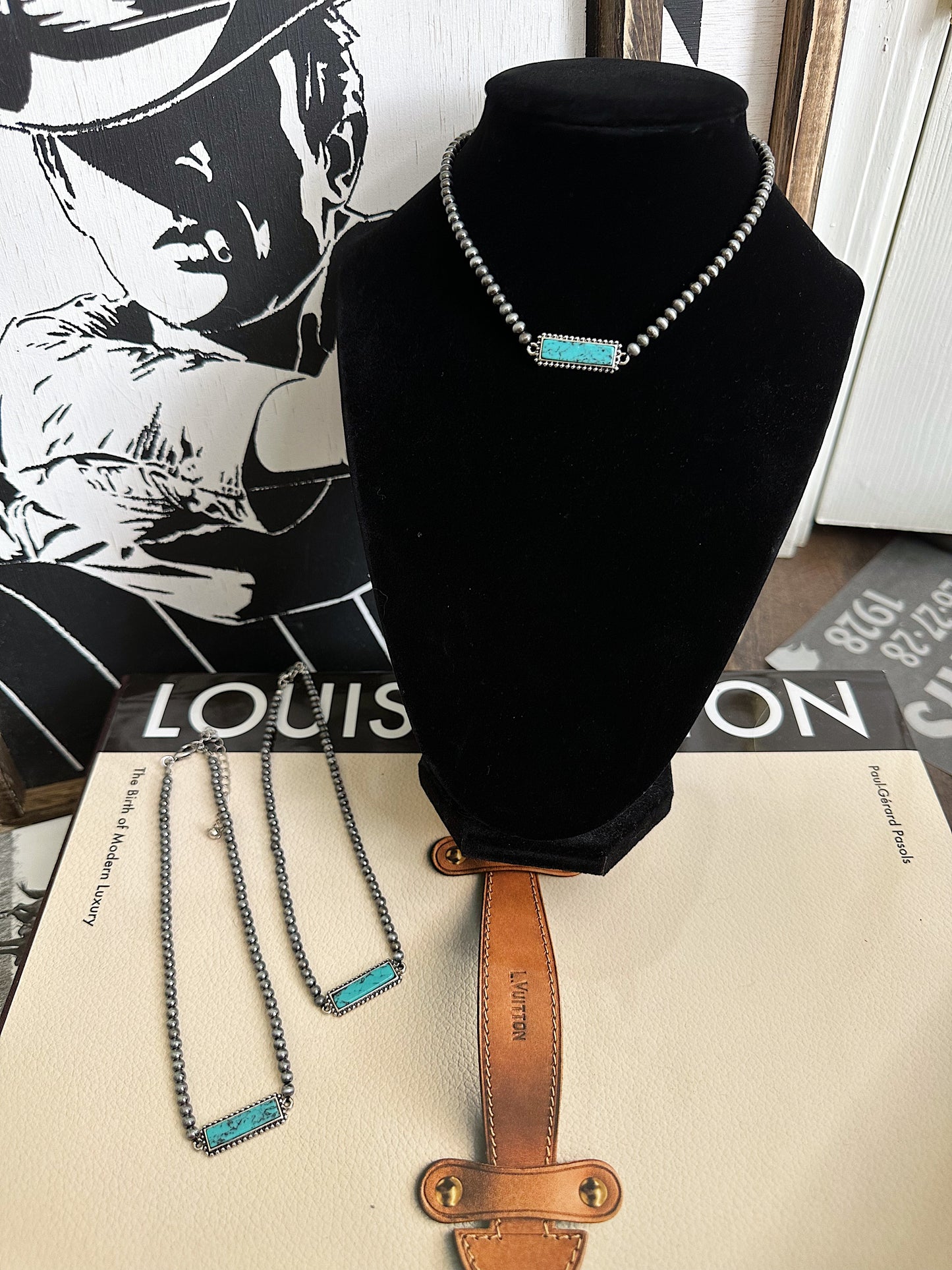 The Simple Bar Choker