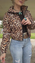 Load and play video in Gallery viewer, Leopard Cropped Puffer
