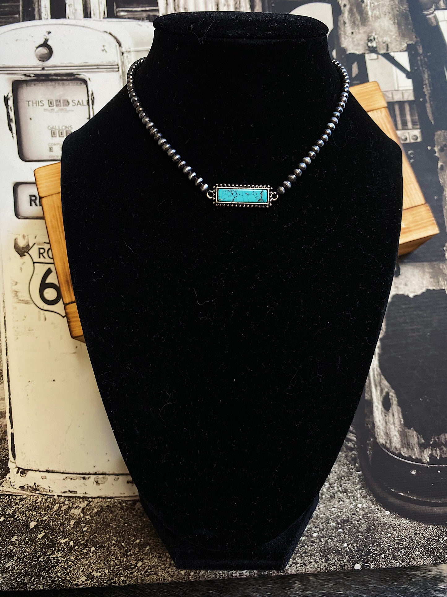 The Simple Bar Choker