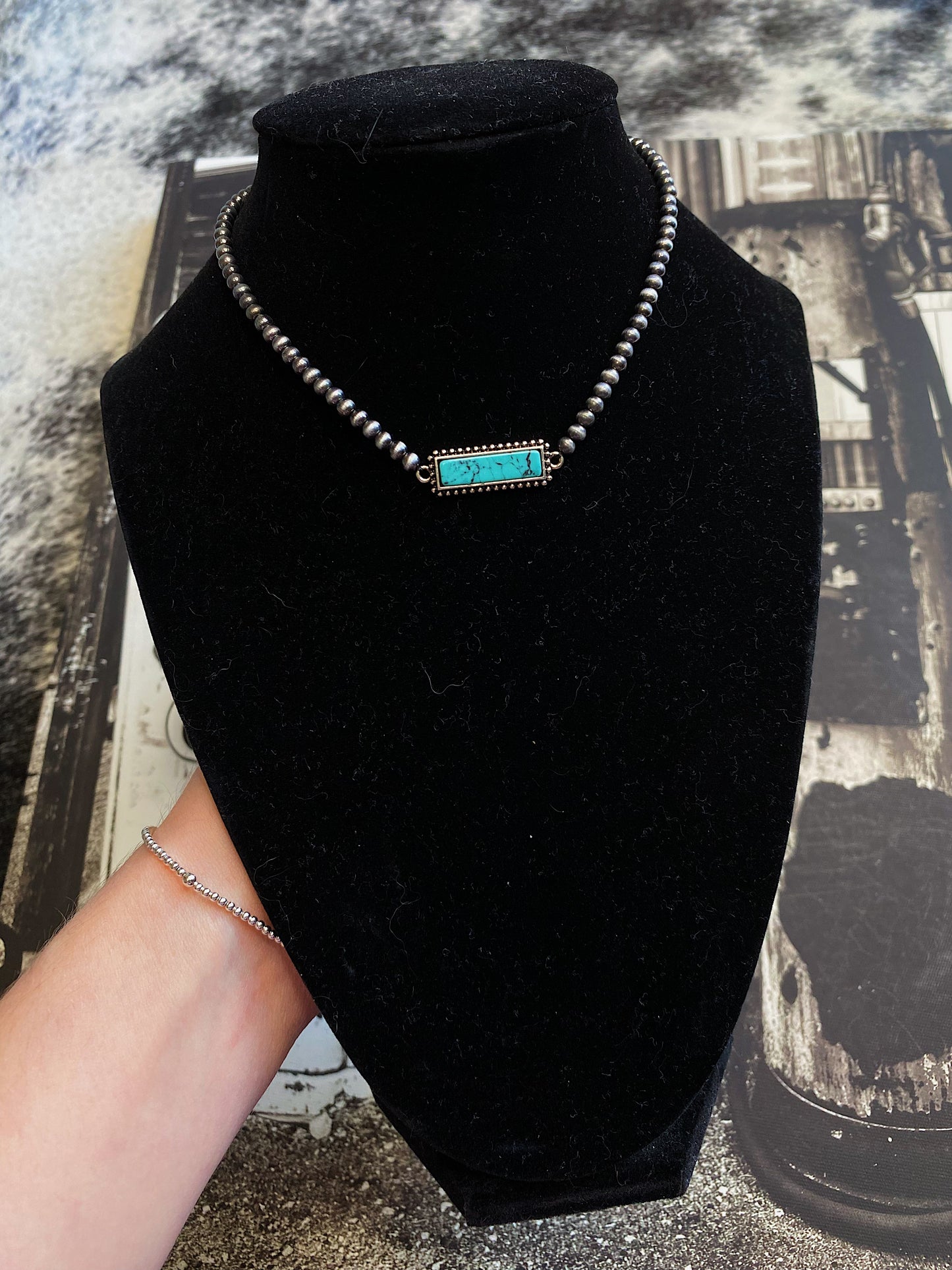 The Simple Bar Choker